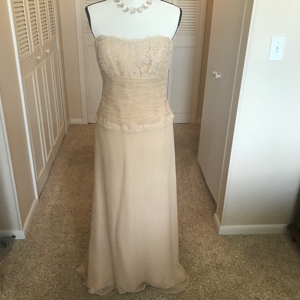 ✨HOST PICK 🎉Formal dress by Montage by Mon Cheri